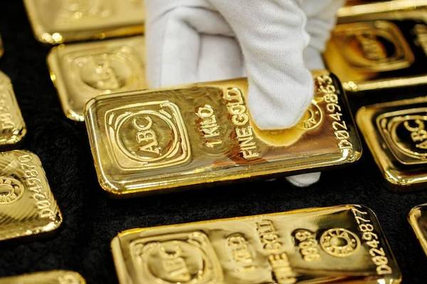 முதல் முறையாக... இந்தியாவில் தங்கம் தள்ளுபடி விலையில் வர்த்தகம் | Gold Trades At Discounts