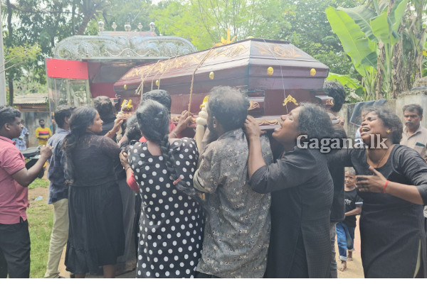 යාපනයේ උණුසුම් තත්ත්වයක් - පොලිසියෙන් වෙඩි කෑ දරුවාට යුක්තිය ඉල්ලා විරෝධයක්  | Jaffna Teen Killed In Police Shooting