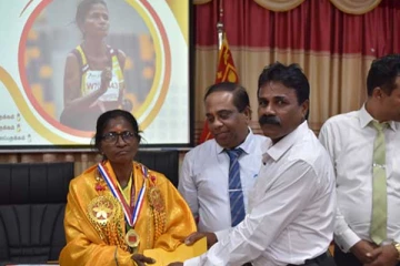 சாதனைப் பெண்மணி முல்லைத்தீவு அகிலத்திருநாயகிக்கு பாராட்டு!