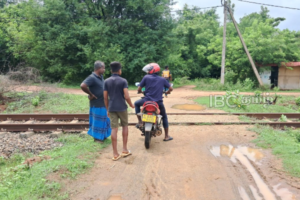 முல்லைத்தீவில் தொடருந்து கடவை அமைத்து தருமாறு மக்கள் கோரிக்கை | Request To Construct A Railway Crossing Mullaitivu