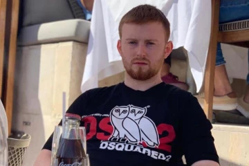 துபாயில் "செய்யாத குற்றத்திற்காக" பிரித்தானிய கால்பந்து பயிற்சியாளருக்கு 25 ஆண்டுகள் சிறை! விடுவிக்க போராடும் குடும்பத்தினர்