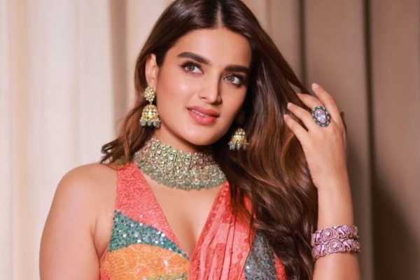 காந்தப்பார்வையால் மயக்கும் தி ராஜா சாப் பட நாயகி!! புகைப்படங்கள்.. | South Indian Actress Nidhhi Agerwal Recent Photos