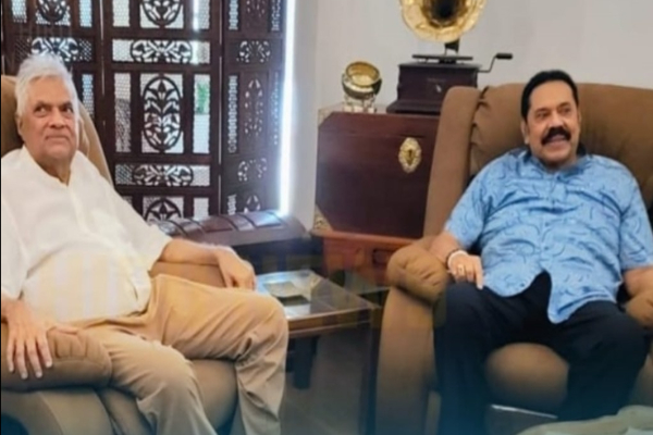 மகிந்தவைப் பார்க்க விரைந்த ரணில் | Ranil Went To See Mahinda