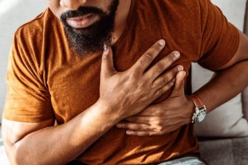 உயிரை பறிக்கும் மாரடைப்பை நெருங்க விடாமல் தடுக்க இந்த ஒரே ஒரு பொருளை சாப்பிட்டா போதுமாம்!