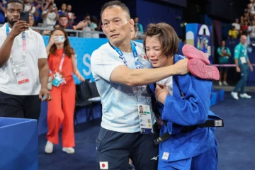 4 முறை உலக சாம்பியன் பட்டம்; ஒலிம்பிக் போட்டியில் மனமுடைந்து அழுத வீராங்கனை