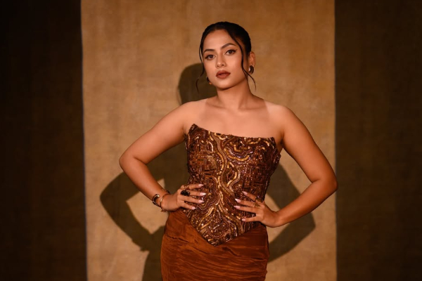 சீரியலில் ஹோம்லியாக நடித்து வரும் நடிகை மதுமிதாவா இது.. ரசிகர்களை கிறங்கடித்து கிளாமர் போட்டோஷூட் | Serial Actress Madhumitha Glamour Photoshoot