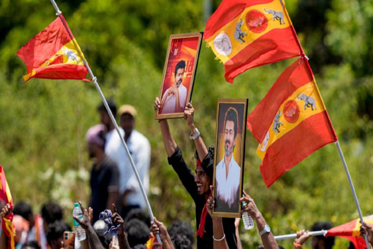 அதிரவைக்கும் வாக்கு எண்ணிக்கை..! முன்னிலை வகிக்கும் தவெக - வேட்​பாளர்​களை பாதுகாக்க விஜய் அவசர ஏற்​பாடு​கள் | Tamil Nadu Election Result Tvk Police Announcement