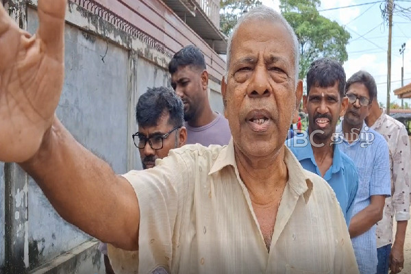 மூன்று வருடங்களுக்கு மேல் உடைந்து விழுந்துள்ள வடிகான் : பாராமுகத்தில் அதிகாரிகள் | Drain Has Been Broken For More Than Three Years மூன்று வருடங்களுக்கு மேல் உடைந்து விழுந்துள்ள வடிகான் : பாராமுகத்தில் அதிகாரிகள் | Drain Has Been Broken For More Than Three Years