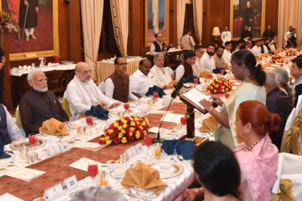 ரஷ்ய அதிபர் புதினுக்கு முருங்கை சாறு, பாதாம் அல்வா; இந்தியாவில் அமோக விருந்து ! | Putin Enjoys Lavish Vegetarian Feast At India ரஷ்ய அதிபர் புதினுக்கு முருங்கை சாறு, பாதாம் அல்வா; இந்தியாவில் அமோக விருந்து ! | Putin Enjoys Lavish Vegetarian Feast At India