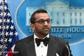 அமெரிக்காவில் இந்திய வம்சாவளி FBI இயக்குநர் காஷ் படேல் நீக்கப்படவுள்ளதாக தகவல்