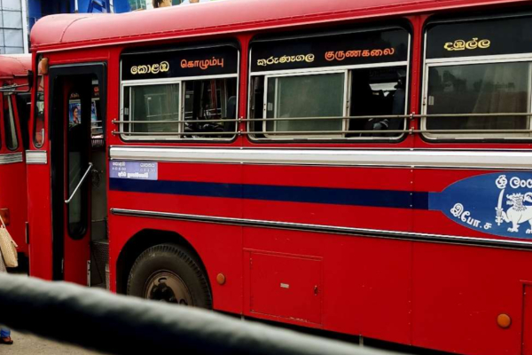 சாரதியால் தவிர்க்கப்பட்ட பாரிய விபத்து - சாமர்த்தியமாக காப்பாற்றப்பட்ட 30 பயணிகள் | Bus Driver Saved 30 Lives
