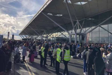 லண்டன் ஸ்டான்ஸ்டெட் விமான நிலையத்தில் ஏற்பட்ட பரபரப்பு: - ஒருவர் கைது