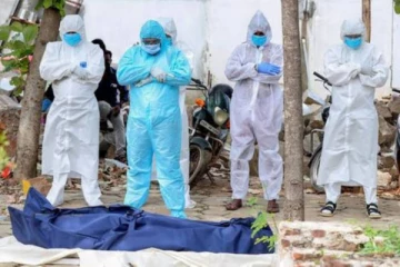 கொரோனாவால் இறந்த 300 பேருக்கு இறுதிச்சடங்கு செய்தவரின் பரிதாப நிலை! பேரதிர்ச்சியில் குடும்பத்தினர்