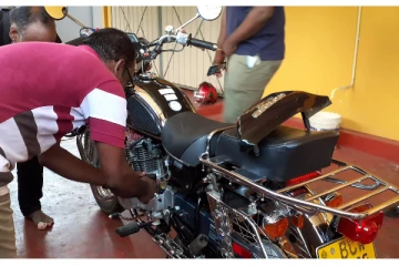 விபத்துகளை தடுப்பதற்காக வடிவமைக்கப்பட்ட  முன்மாதிரியான  பொறிமுறை: யாழ் இளைஞனுக்கு குவியும் பாராட்டு (Video)