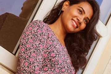 திவ்யா துரைசாமியின் லேட்டஸ்ட் ஸ்டில்கள்