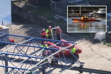 தேம்ஸ் நதியில் இருந்து கண்டெடுக்கப்பட்ட மனித சடலம்! படகு கவிழ்ந்த விபத்தில் மீட்பு குழு நடவடிக்கை