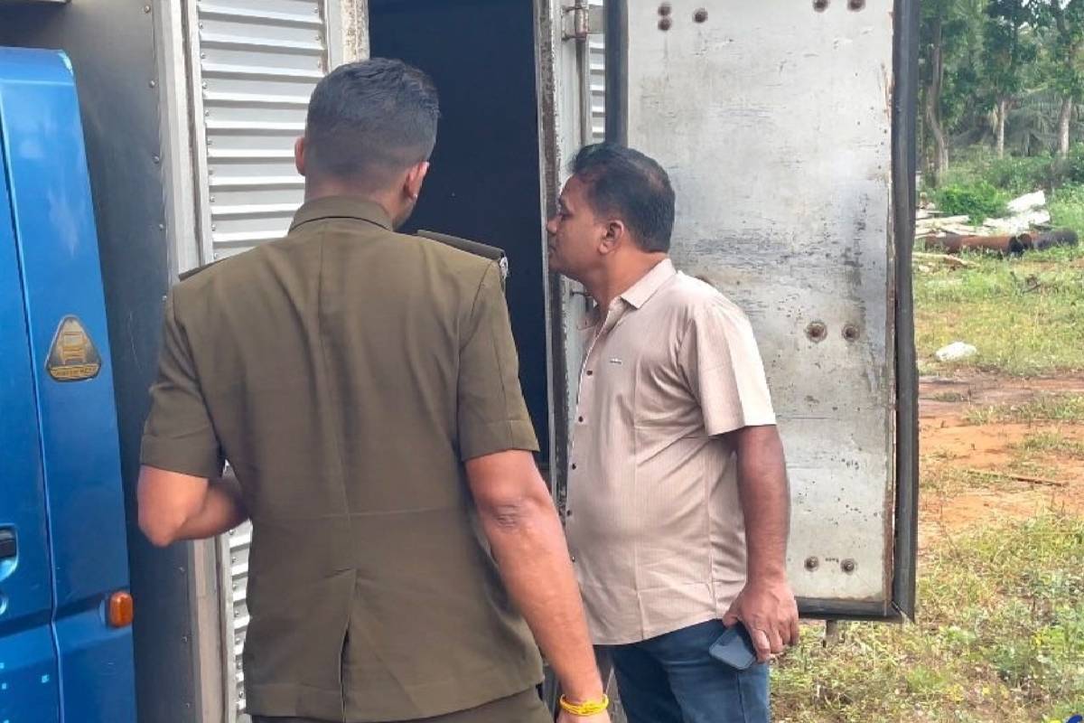 யாழில் திடீர் சோதனை ; வெதுப்பக பொருட்கள் விற்பனையில் முறைகேடு | Irregularities In Sale Of Bakery Products Jaffna யாழில் திடீர் சோதனை ; வெதுப்பக பொருட்கள் விற்பனையில் முறைகேடு | Irregularities In Sale Of Bakery Products Jaffna