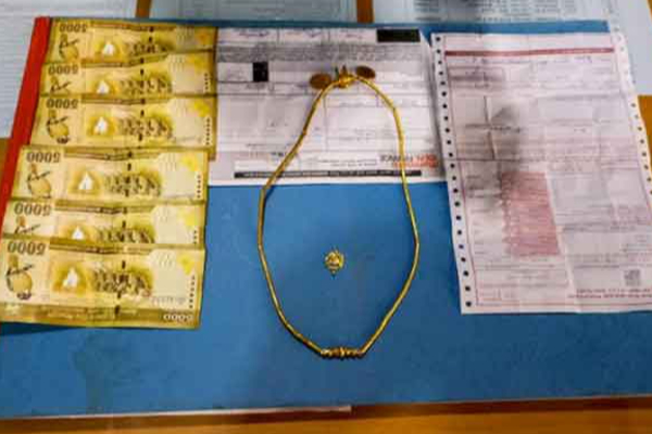 யாழில் 14 லட்சம் பெறுமதியான நகையை ஆட்டைய போட்ட நபர்! | A Person Who Stole 14 Lakh Worth Jewelry Yali