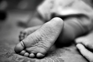 தாய் கண் முன்னே பிரிந்த பச்சிளம் குழந்தையின் உயிர் ; தாய் வைத்தியசாலையில்