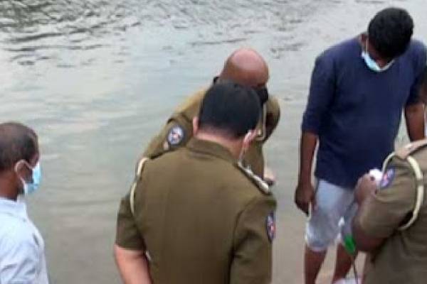 மகாவலி கங்கையில் சேற்றில் புதைந்த நிலையில் இளம் பெண்ணின் சடலம் மீட்பு | Body Of Young Woman Recovered From Mahaweli Ganga
