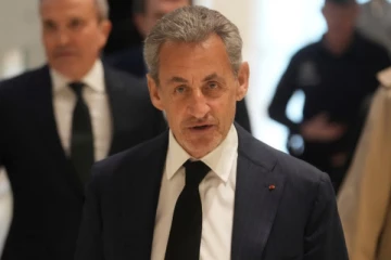 முன்னாள் பிரான்ஸ் ஜனாதிபதி 7 ஆண்டுகள் சிறை செல்லலாம்: விவரம் செய்திக்குள்