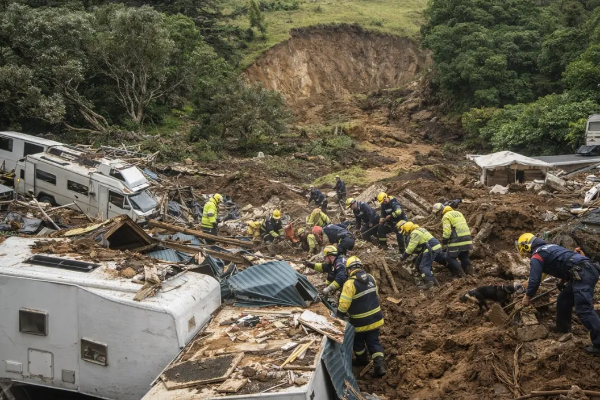 நியூசிலாந்தில் கடும்மழை... மண்சரிவில் சிக்கி பலர் மாயம் | Deaths Feared In New Zealand Holiday Park Landslip நியூசிலாந்தில் கடும்மழை... மண்சரிவில் சிக்கி பலர் மாயம் | Deaths Feared In New Zealand Holiday Park Landslip