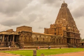 தஞ்சை பெரிய கோயில்; வெடித்த சர்ச்சை - அறநிலையத்துறை எச்சரிக்கை!