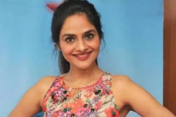 ரோஜா பட புகழ் நடிகை மதுவுக்கு இவ்வளவு பெரிய மகள்கனா?- நாயகி ரேஞ்சில் உள்ளார்களே?