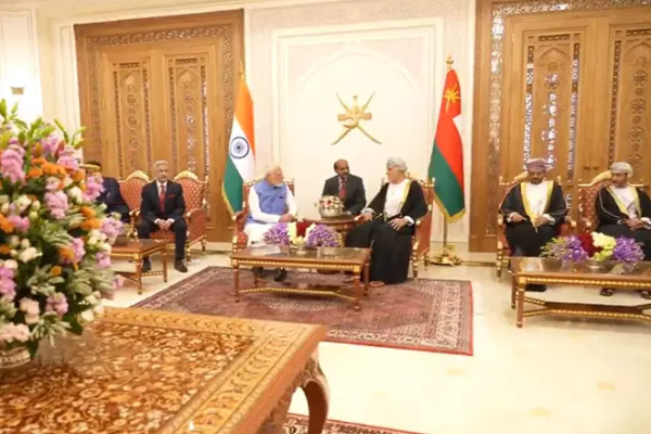 ஓமனில் இந்திய பிரதமர் மோடிக்கு வழங்கப்பட்ட அமோக வரவேற்பு | Prime Minister Modi Receives Welcome In Oman ஓமனில் இந்திய பிரதமர் மோடிக்கு வழங்கப்பட்ட அமோக வரவேற்பு | Prime Minister Modi Receives Welcome In Oman