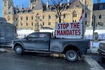 கனடா நாடாளுமன்றத்தை சுற்றிவளைத்து டிரக்குகள் போராட்டம்!