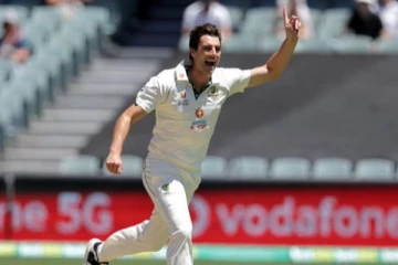 சர்வதேச கிரிக்கெட்டில் புதிய மைல்கல்லை எட்டிய கேப்டன்! பெய்ல்ஸை பறக்கவிட்ட வீடியோ