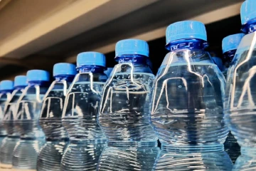 மத்திய கிழக்குப் போர் விடுத்த சவால் ; போத்தல் குடிநீர் விலை உயர்வு