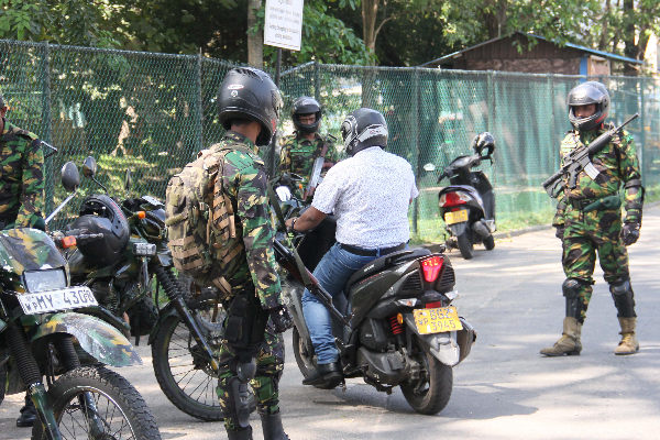 திடீர் சோதனையில் அதிரடிப் படையினர் !(Photos) | Action Troops In A Surprise Raid