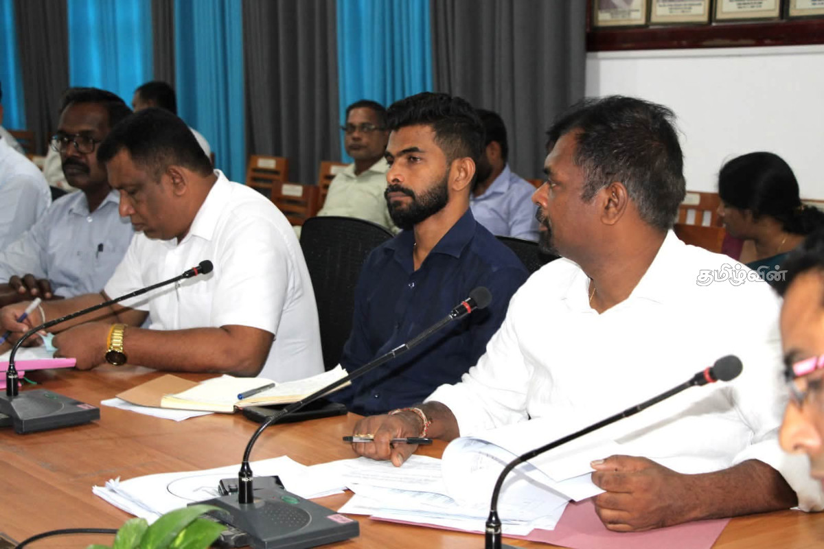 வவுனியாவில் அதிகரிக்கும் வெப்ப அலை: பொதுமக்களுக்கு எச்சரிக்கை - மாவட்டச் செயலாளரின் அறிவுறுத்தல் | Weather Alert In Sri Lanka வவுனியாவில் அதிகரிக்கும் வெப்ப அலை: பொதுமக்களுக்கு எச்சரிக்கை - மாவட்டச் செயலாளரின் அறிவுறுத்தல் | Weather Alert In Sri Lanka