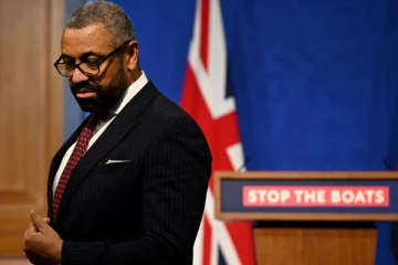 குடும்பங்களில் பிளவை ஏற்படுத்தும் பிரித்தானியாவின் புதிய புலம்பெயர்தல் விதி: எதிர்த்து நீதிமன்றம் செல்ல திட்டம்