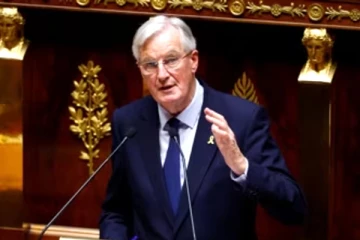 பிரான்ஸ் பிரதமர் மீதான நம்பிக்கையில்லாத் தீர்மானம்: வாக்கெடுப்பு முடிவு என்ன?