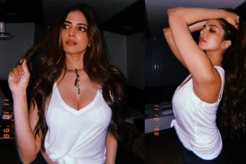 மாளவிகா மோகனன் செம ஹாட் ஸ்டில்கள்