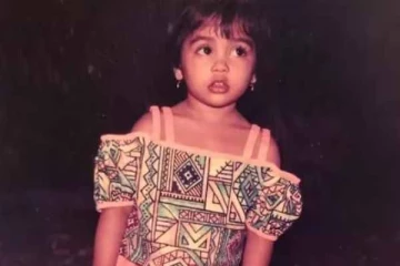 தமிழ், தெலுங்கு என கலக்கும் சிறுவயது புகைப்படத்தில் இருக்கும் இந்த நாயகி யார் தெரியுமா?