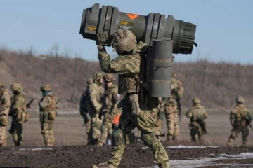 'அதிகாரத்தை கையில் எடுங்கள்' -  உக்ரைன் ராணுவத்தினரை அழைத்த அதிபர் புதின்