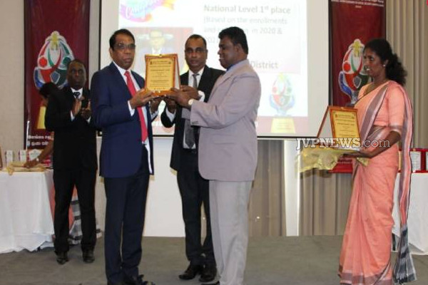 யாழ். செயலகத்திற்கு கிடைத்த இரு தேசிய விருதுகள்! | Jaffna Two National Awards Received Secretariat