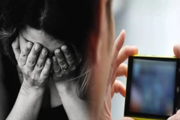 பெண்களுக்கு ஆபாச படங்கள் அனுப்பி பாலியல் தொல்லை கொடுத்த நபர் கைது