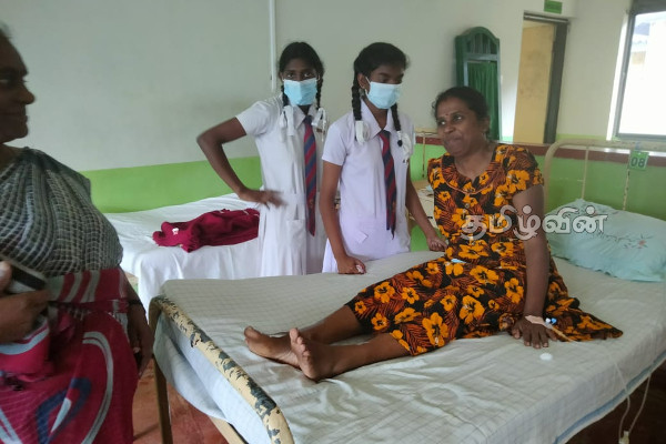 ஐந்து மாணவர்களும் ஆசிரியர்களும் வைத்தியசாலையில் அனுமதி | Five Students And Teachers Admitted To Hospital