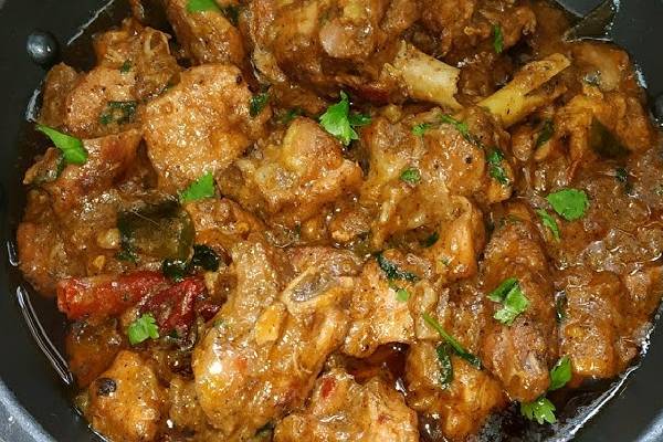 மதுரை பாணியில் காரசாரமான பெப்பர் சிக்கன் கிரேவி... இப்படி செஞ்சா கொஞ்சமும் மிஞ்சாது! | Madurai Style Pepper Chicken Gravy