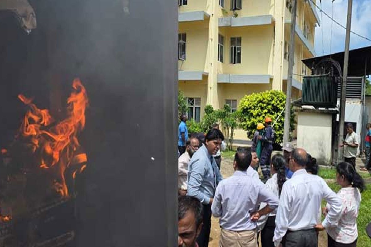 காலி தேசிய வைத்தியசாலை மின்மாற்றியில் தீப் பரவல் | Fire Breaks Out At Galle Hospital Transformer