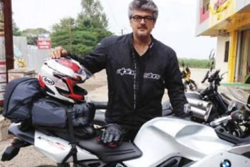 பைக் ஓட்டும் போது ஒரே ஒரு விஷயத்தை கடைப்பிடிக்கும் அஜித்- அது என்ன என்று புகைப்படத்தில் பாருங்க