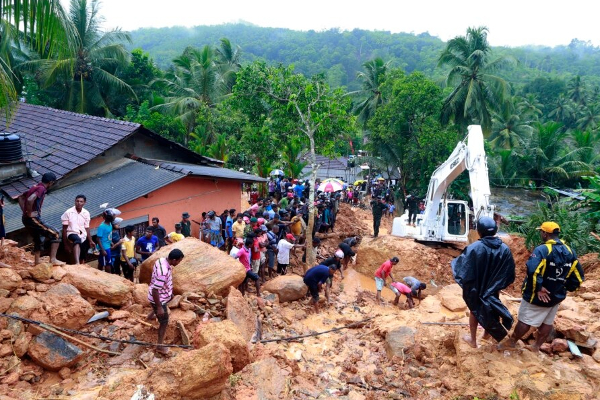 நாட்டின் பல பாகங்களுக்கு மண்சரிவு எச்சரிக்கை : 248 குடும்பங்கள் வெளியேற்றம் | Landslide Red Alert 248 Families Evacuated