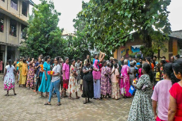 டித்வா புயலால் ஏற்பட்ட பேரழிவு : பாதிக்கப்பட்ட மக்களின் தொடரும் சோகம் | 2 199 Cyclone Ditva Victims Displacement Camps டித்வா புயலால் ஏற்பட்ட பேரழிவு : பாதிக்கப்பட்ட மக்களின் தொடரும் சோகம் | 2 199 Cyclone Ditva Victims Displacement Camps