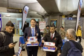 ரயில் நிலையத்தில் பயணிகளை ஆச்சரியப்படுத்திய பிரதமர் ரிஷி சுனக்(Video)