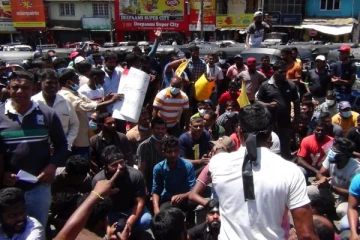 அரசாங்கத்திற்கு எதிராக தலவாக்கலையில் பாரிய போராட்டம் - ஸ்தம்பித்தது போக்குவரத்து!