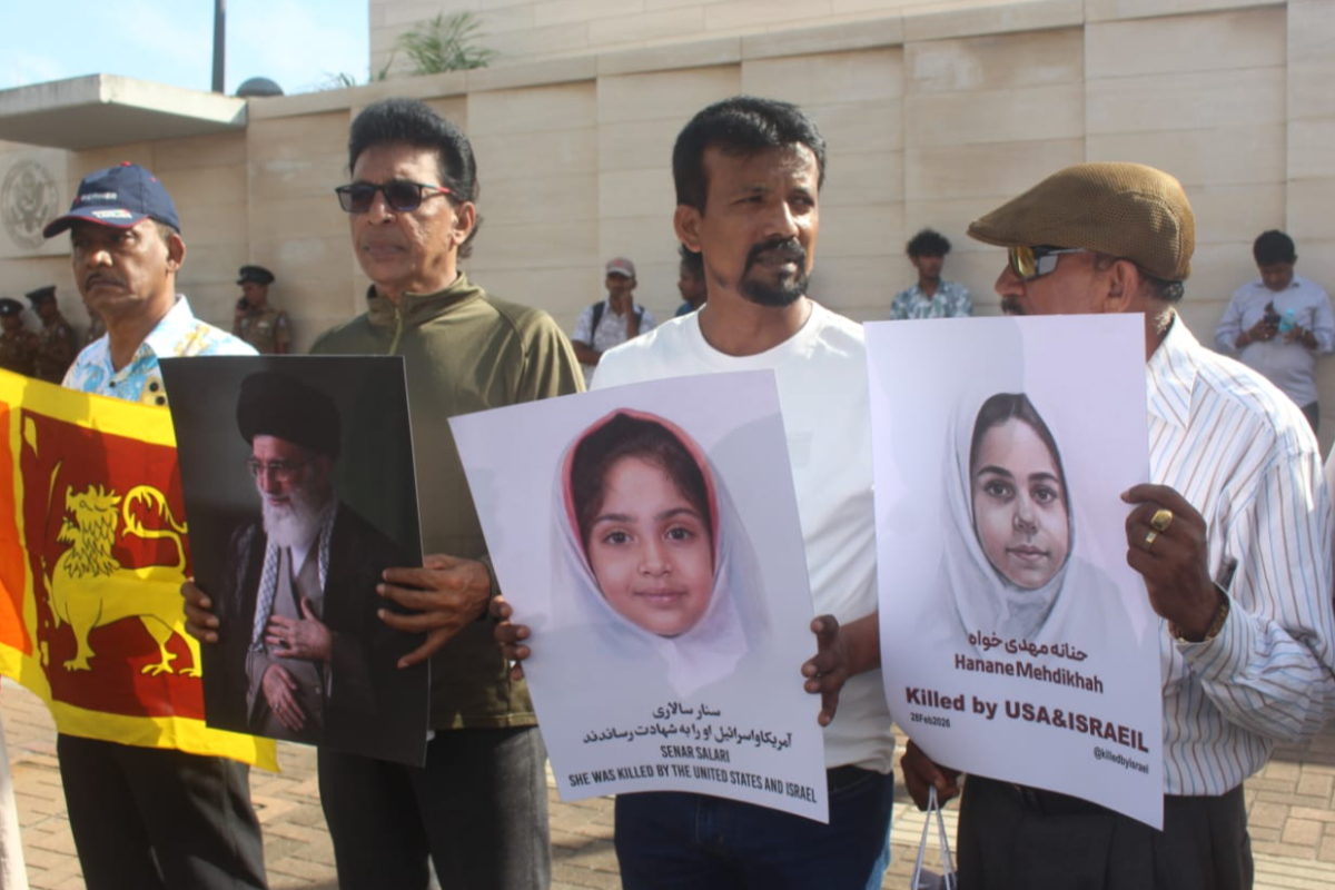 மறைந்த ஈரானியத் தலைவருக்கு கொழும்பில் மௌனப் போராட்ட அஞ்சலி | Silent Protest Tribute Colombo Late Iranian Leader மறைந்த ஈரானியத் தலைவருக்கு கொழும்பில் மௌனப் போராட்ட அஞ்சலி | Silent Protest Tribute Colombo Late Iranian Leader